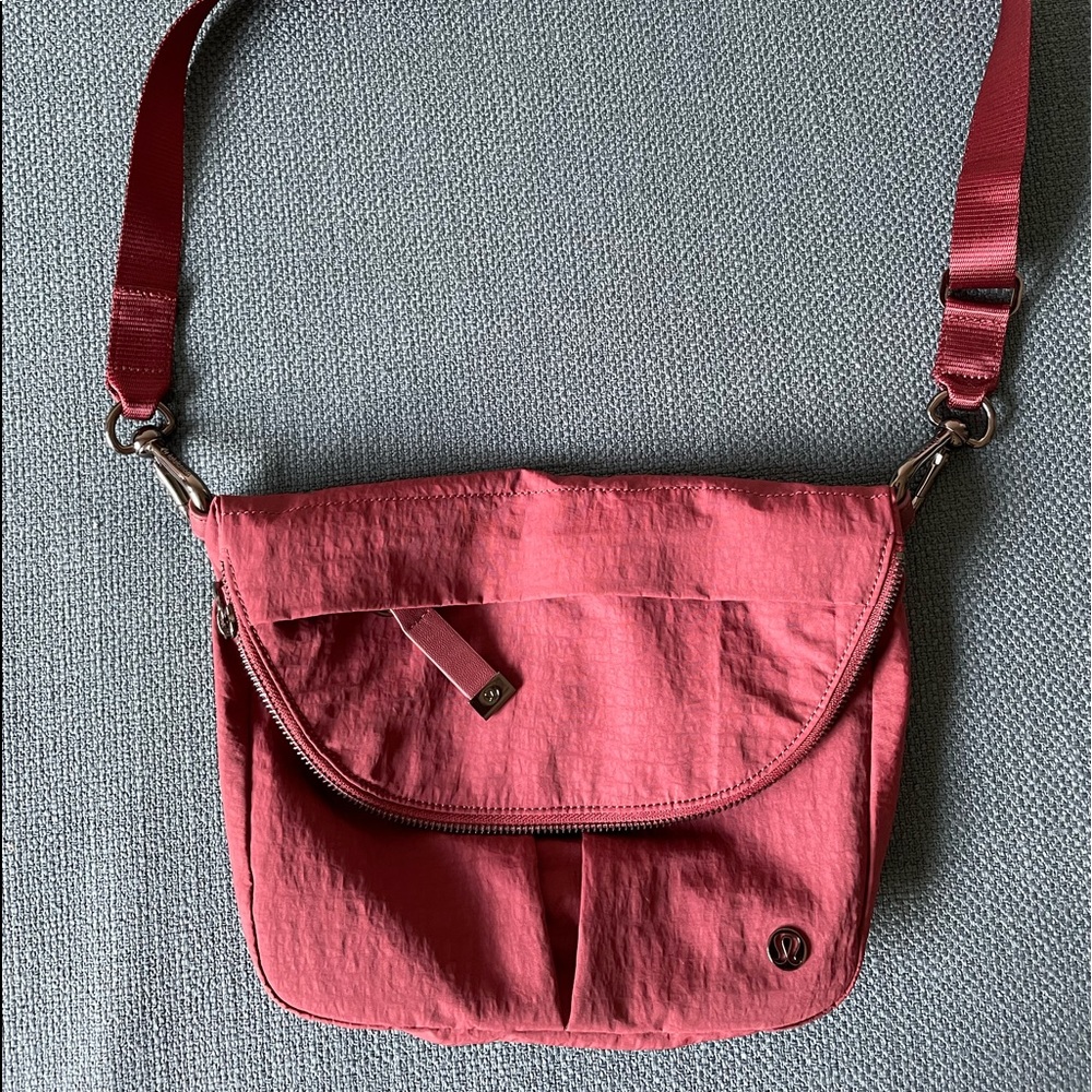 Lululemon all night festival bag 5L in Savannah color